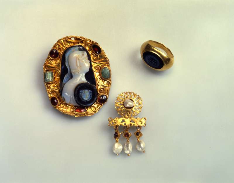 Parting gifts – brooch, earring, and signet ring
